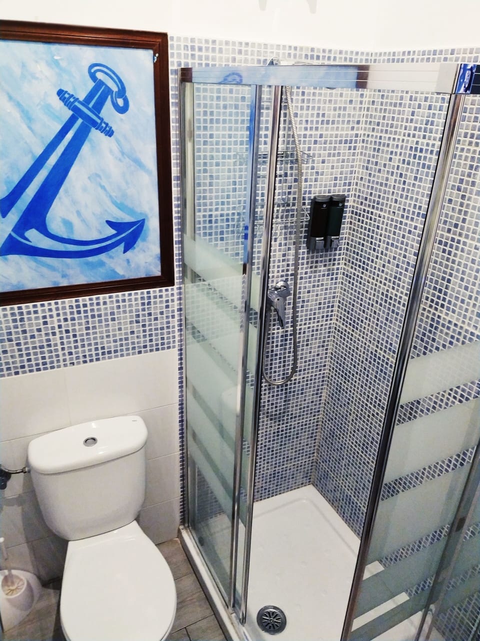 Double Room, Private Bathroom, Ground Floor (Exterior) | Bathroom | Shower, free toiletries, hair dryer, towels