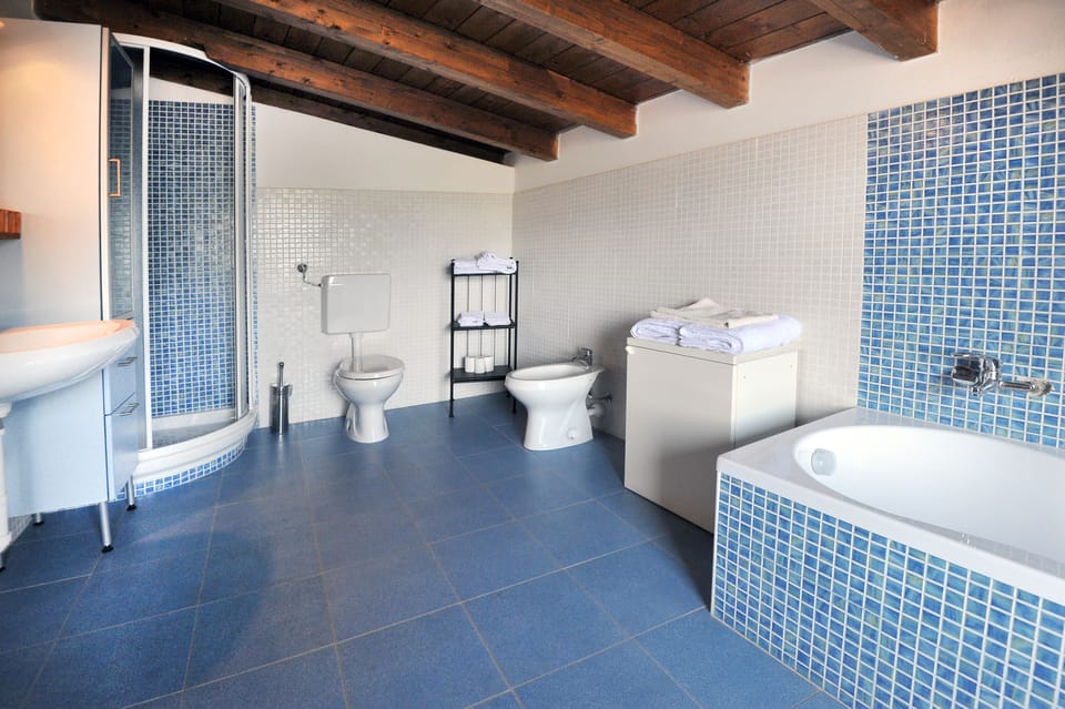 Quadruple Room, Private Bathroom, Mountain View (Stanza del Duca) | Bathroom | Shower, hair dryer, bidet, towels