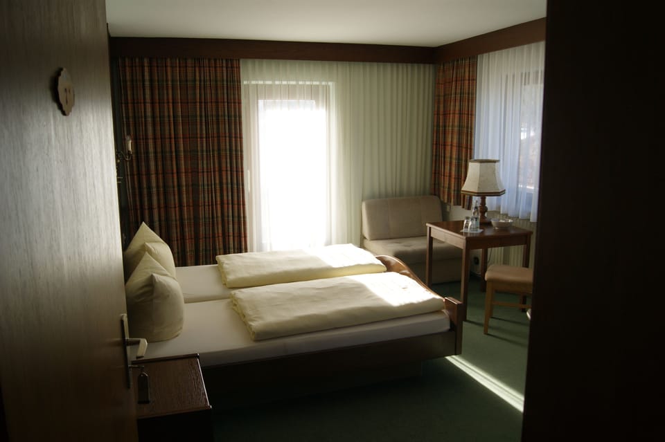 Twin Room | Cribs/infant beds, free WiFi, bed sheets