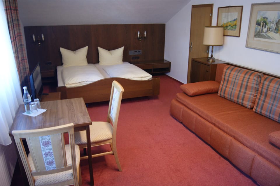 Cribs/infant beds, free WiFi, bed sheets