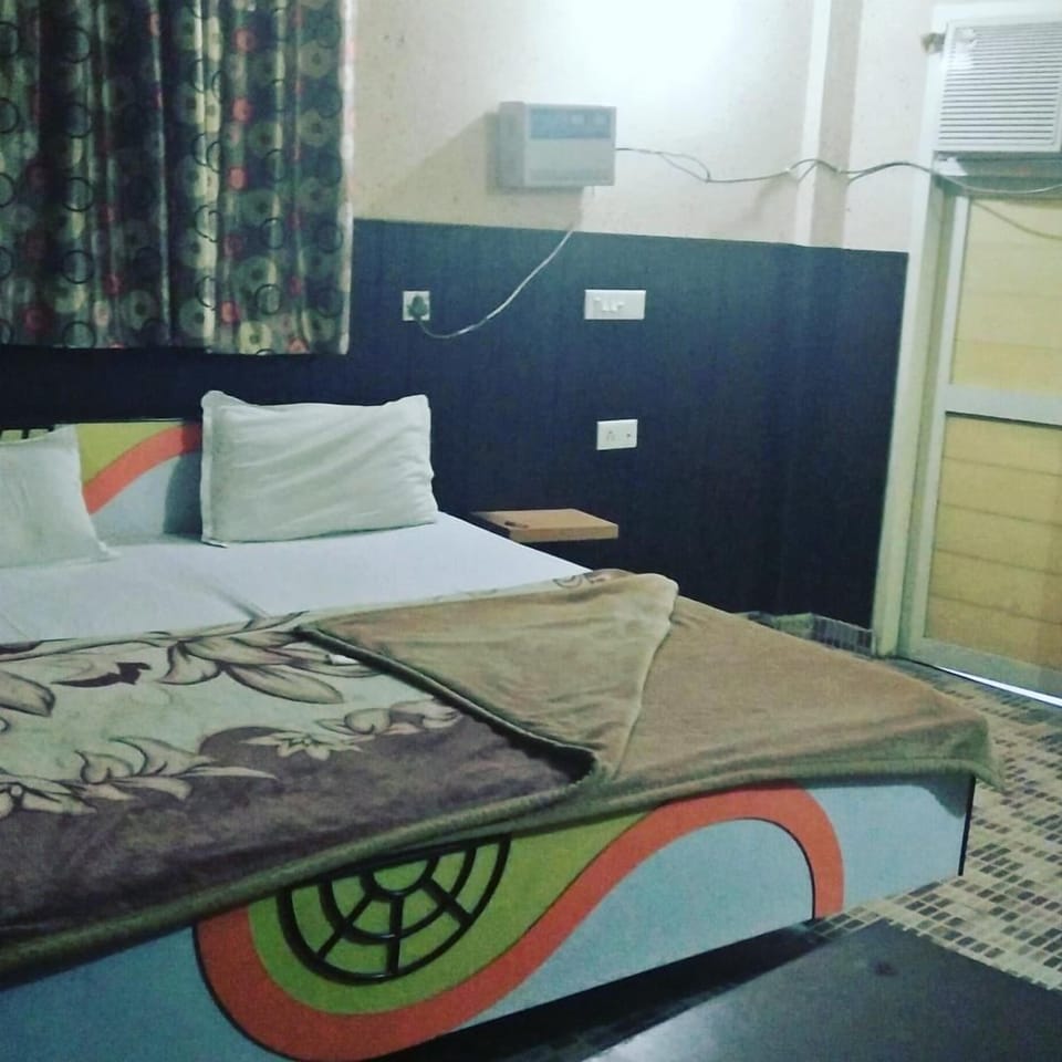 Classic Double Room, 1 Double Bed | Premium bedding, desk, free WiFi