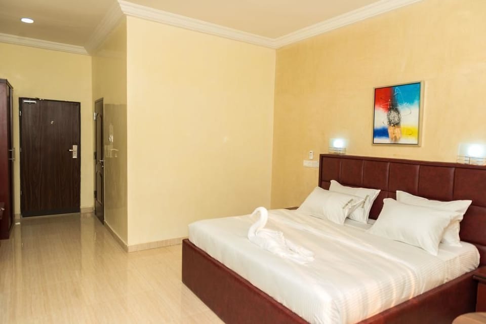 Deluxe Room | Premium bedding, in-room safe, desk, free WiFi