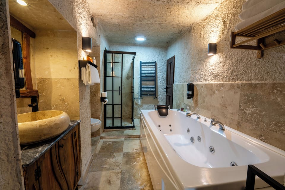 King Cave Suite | Bathroom | Hair dryer, slippers, bidet, towels