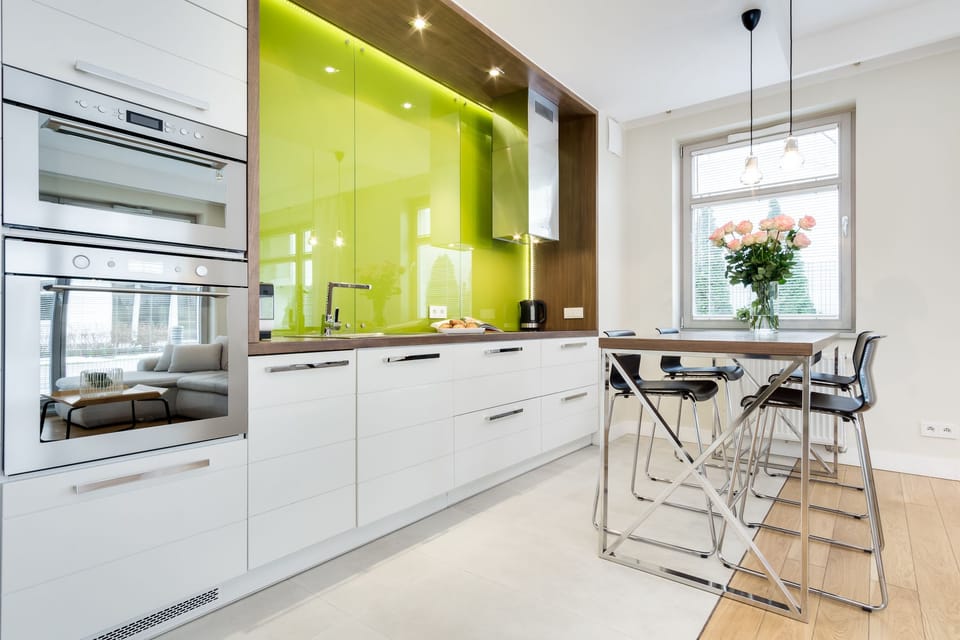 Deluxe Apartment, 1 Bedroom | Private kitchenette | Fridge, microwave, oven, stovetop
