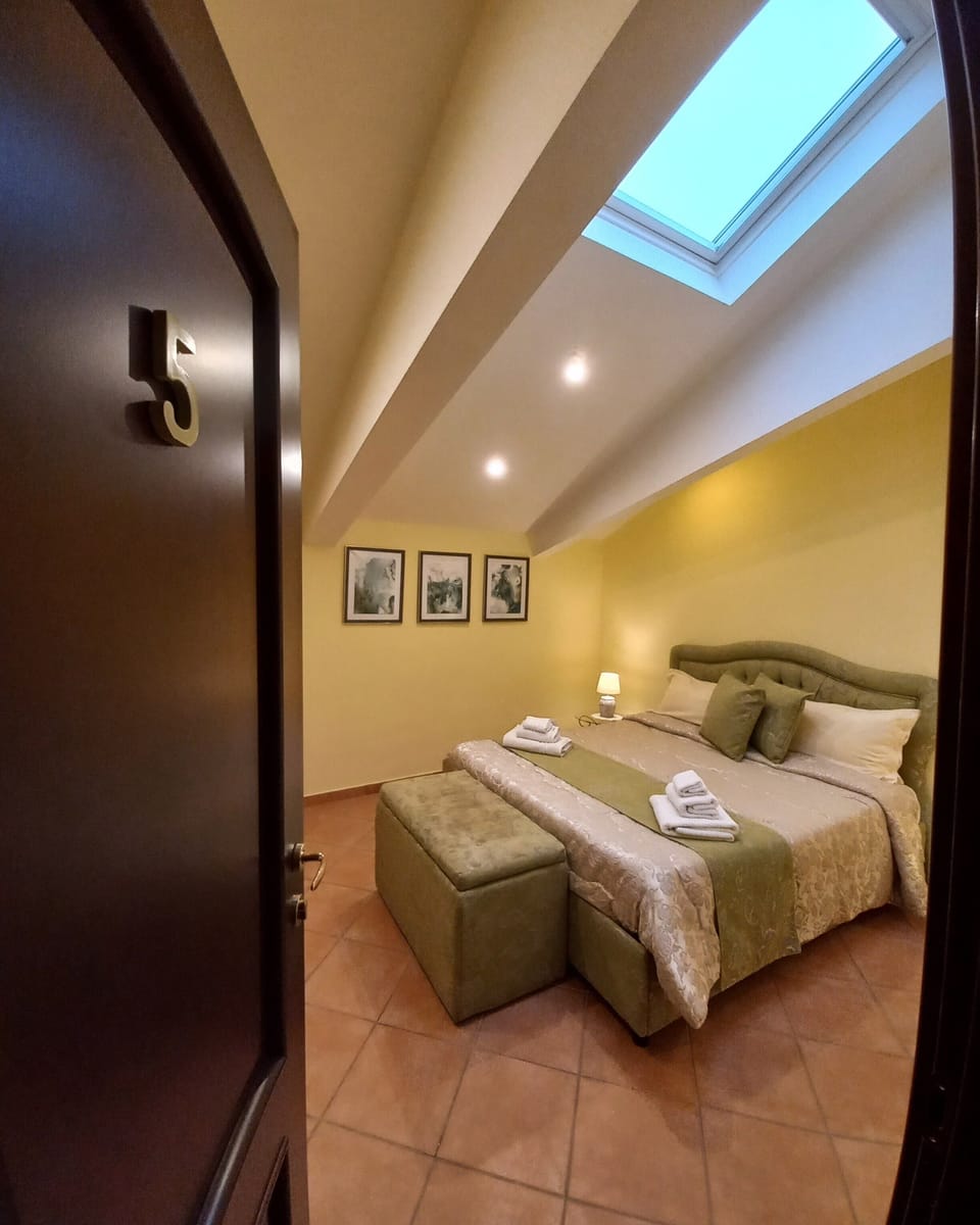 Double Room | Premium bedding, in-room safe, desk, laptop workspace