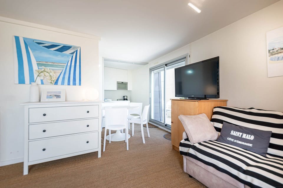 Superior Studio, Terrace, Sea View | Living area | 15-inch flat-screen TV with digital channels