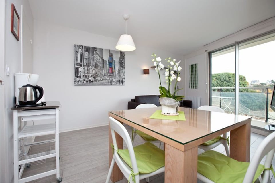 Studio, Terrace, Sea View | Living area | 15-inch flat-screen TV with digital channels