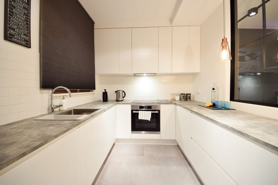 Deluxe Apartment, 1 Bedroom, Garden View | Private kitchen | Fridge, microwave, oven, stovetop