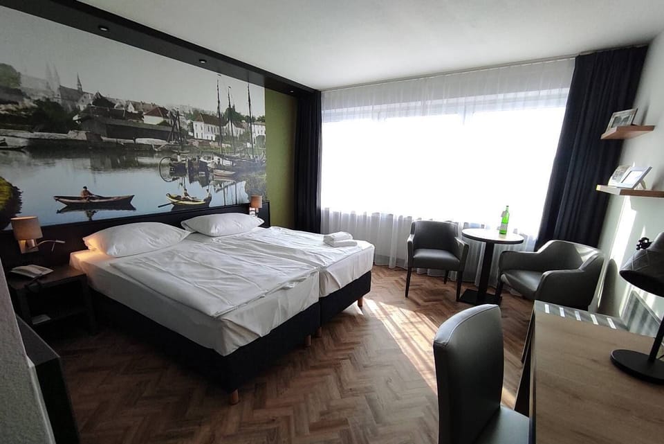 Superior Double Room | Hypo-allergenic bedding, desk, blackout drapes, free WiFi
