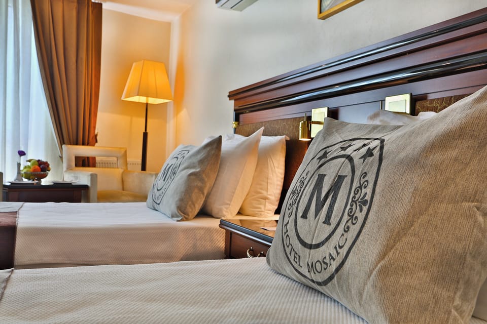Standard Room | Minibar, in-room safe, individually decorated, desk