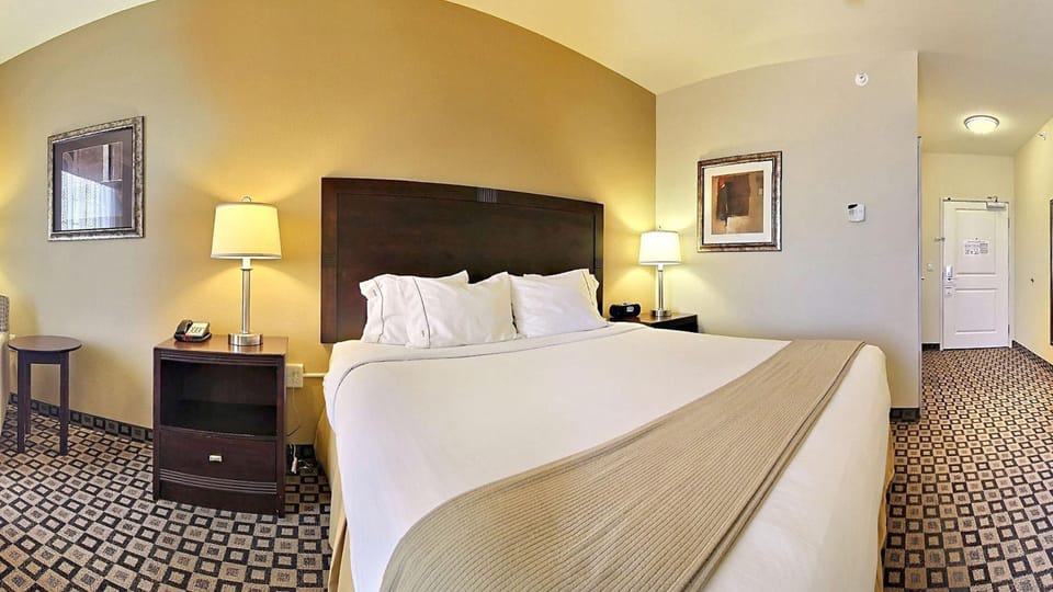 Suite, 1 King Bed (Additional Living Area) | Desk, iron/ironing board, WiFi (free), bed sheets