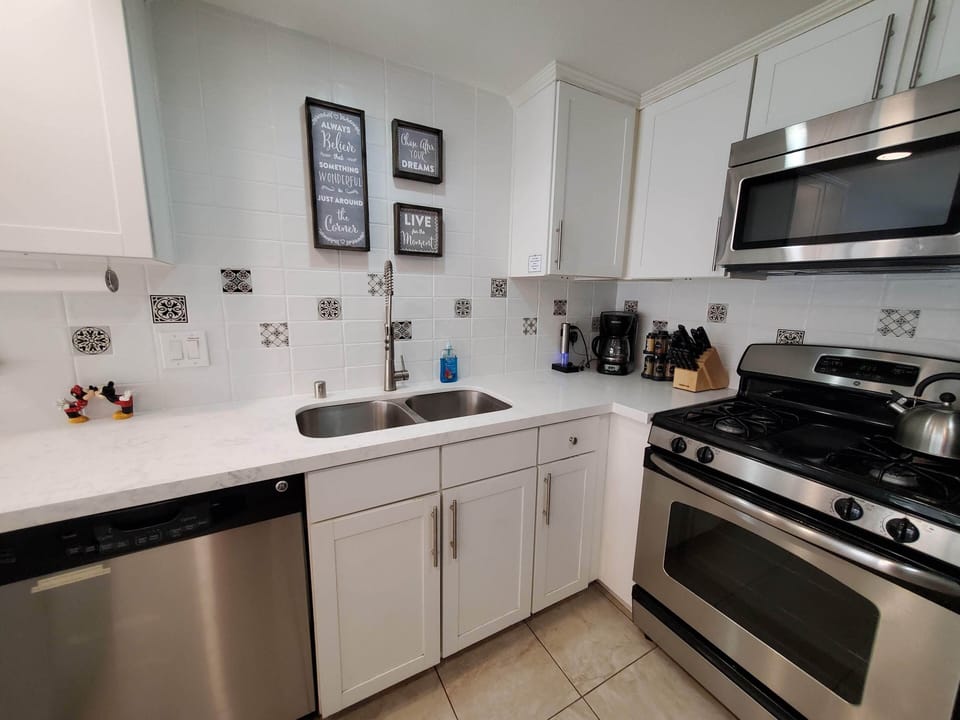 Newly remodeled kitchen with cararra marble - Magic Mouse Townhouse 
