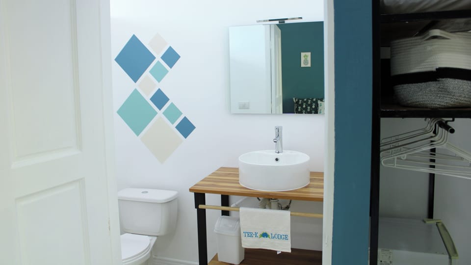 Comfort Double Room, Ensuite, Garden View (Chambre N°2) | Bathroom | Shower, free toiletries, hair dryer, towels