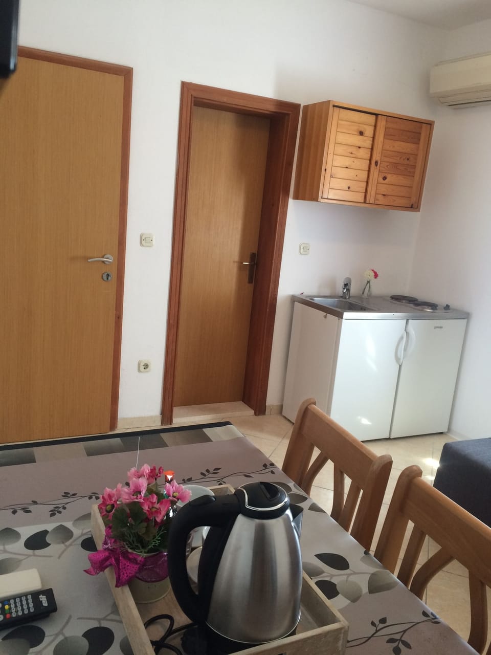 Apartment, 1 Queen Bed with Sofa bed, Balcony | Private kitchenette | Fridge