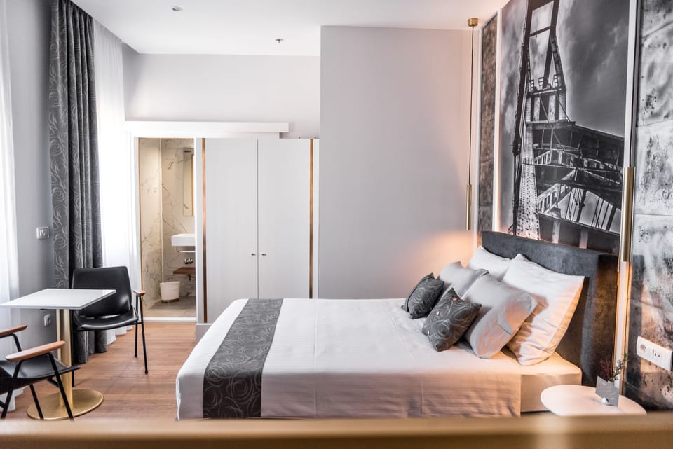 Deluxe Suite, 1 Queen Bed with Sofa bed, Sea View | Premium bedding, down comforters, minibar, in-room safe