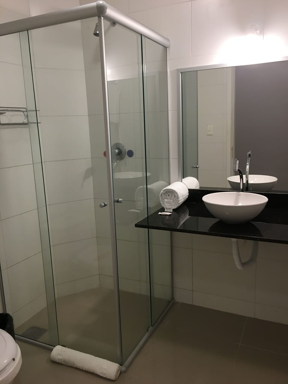 Deluxe Single Room | Bathroom | Shower, free toiletries, hair dryer, towels