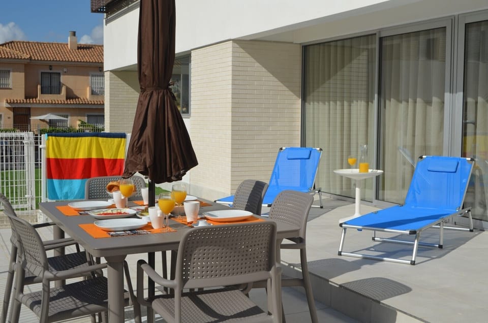 Beautiful terrace well equipped of Santiago de la Ribera apartment