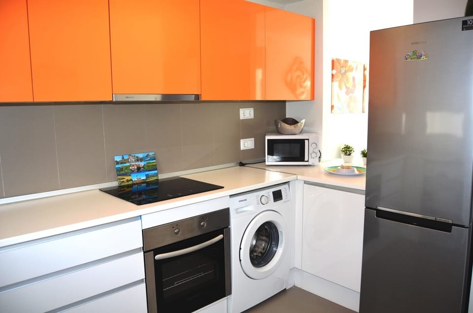 Spacious kitchen with all modern kitchen ware