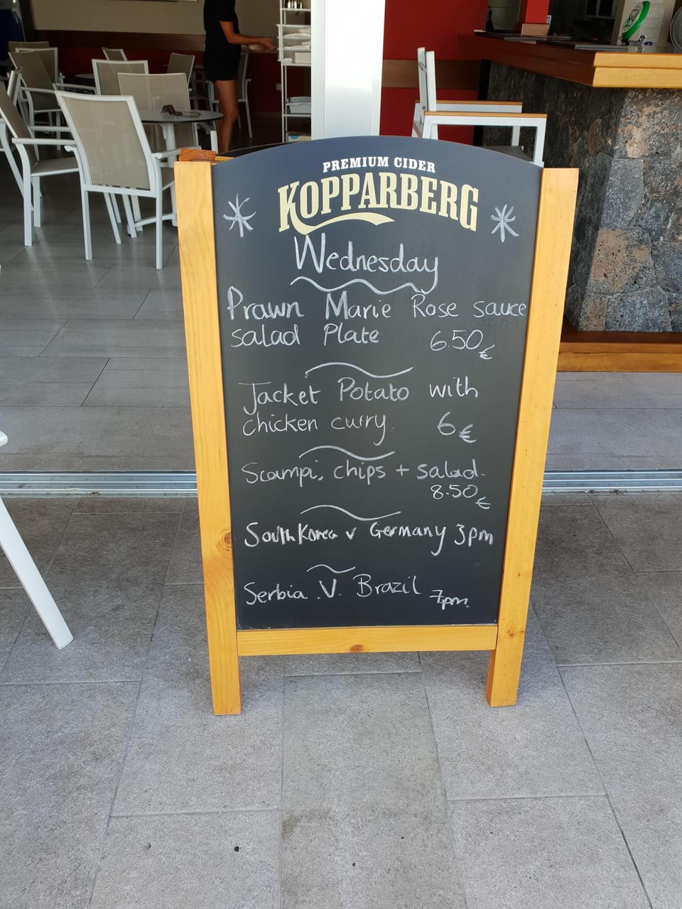 Happy hour every day, fantastic breakfast and bar food served all day