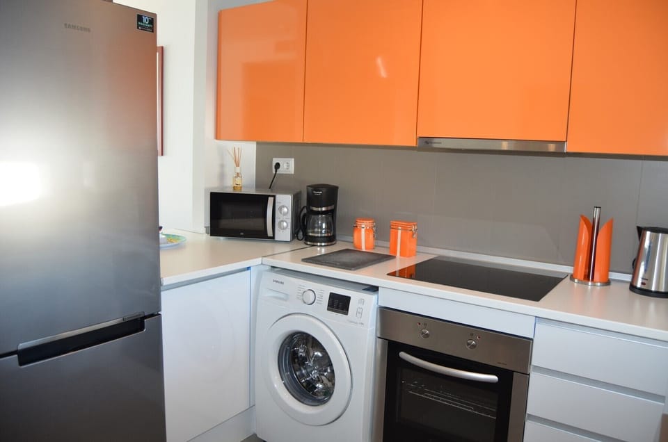 Spacious kitchen with all modern kitchen ware