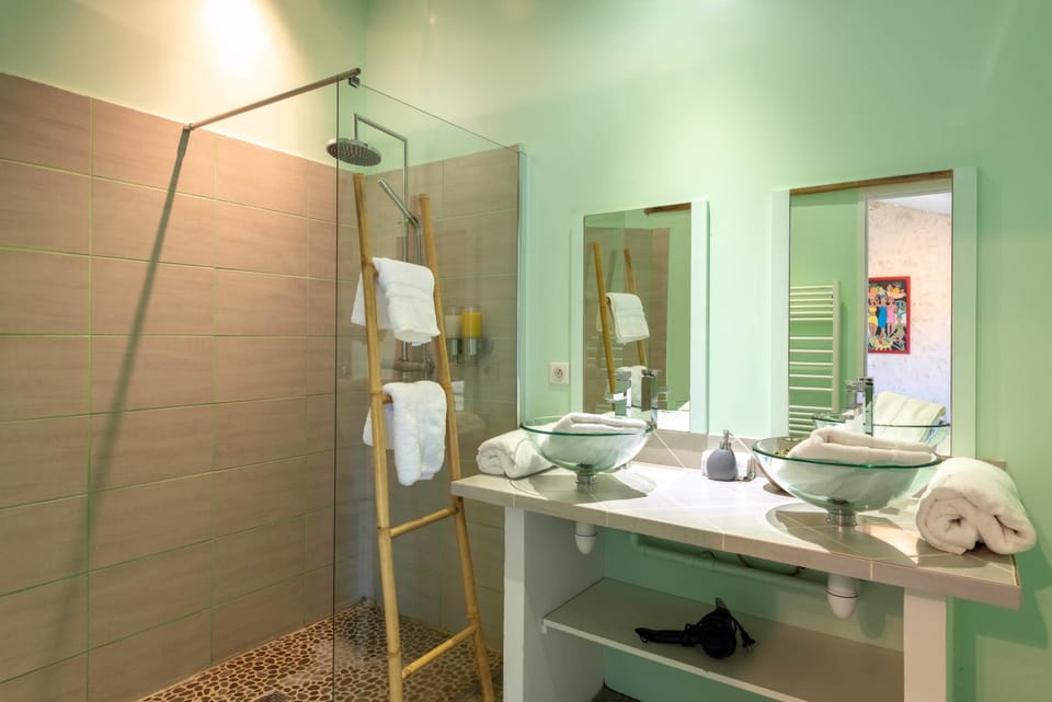 Comfort Double Room (Bambou) | Bathroom shower