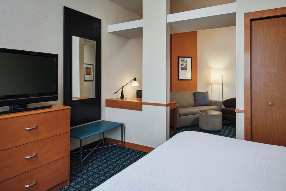 Studio, 1 King Bed with Sofa bed, Non Smoking | Individually decorated, individually furnished, desk, laptop workspace