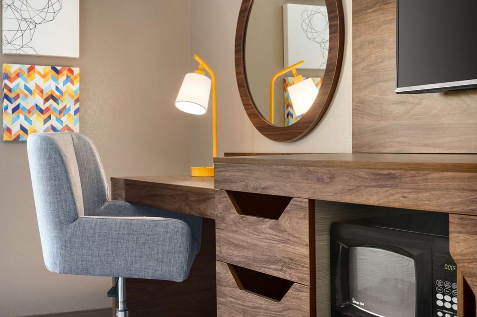 Premium bedding, in-room safe, desk, laptop workspace