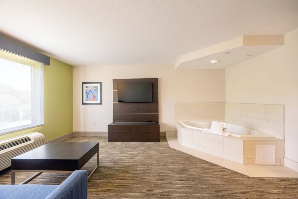 Suite, 1 King Bed with Sofa bed | In-room safe, desk, blackout drapes, iron/ironing board