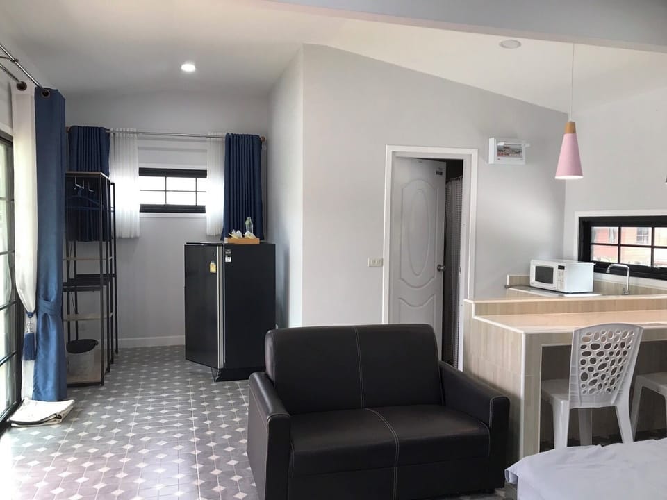 Family Villa | Individually decorated, desk, free WiFi, bed sheets