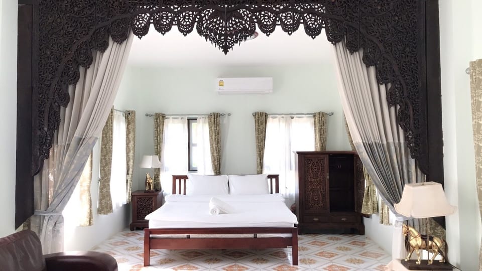 Grand Pool Villa | Individually decorated, desk, free WiFi, bed sheets