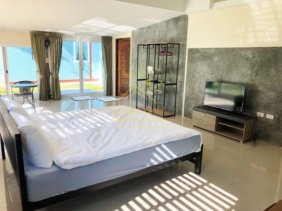 Premier House, 2 Bedrooms, Non Smoking | Individually decorated, desk, free WiFi, bed sheets