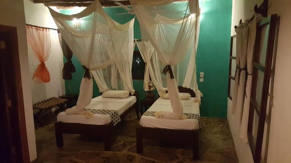 WiFi (free), bed sheets
