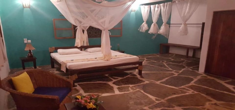 WiFi (free), bed sheets