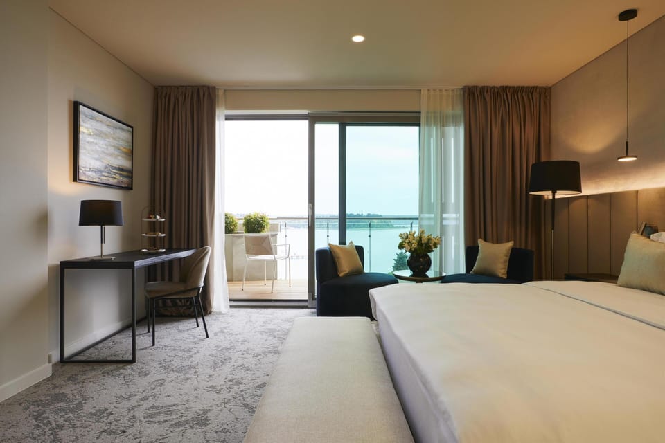 Hypo-allergenic bedding, minibar, in-room safe, desk