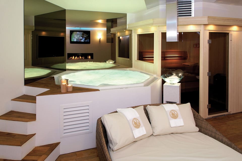 Couples treatment rooms, sauna, hot tub, body treatments, body wraps
