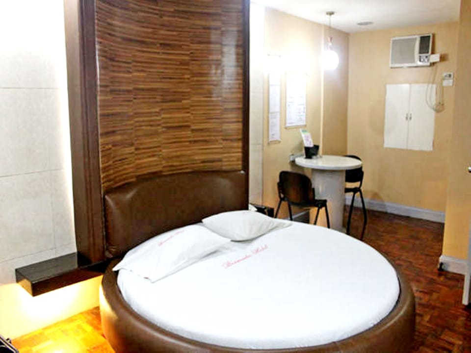 Iron/ironing board, free WiFi