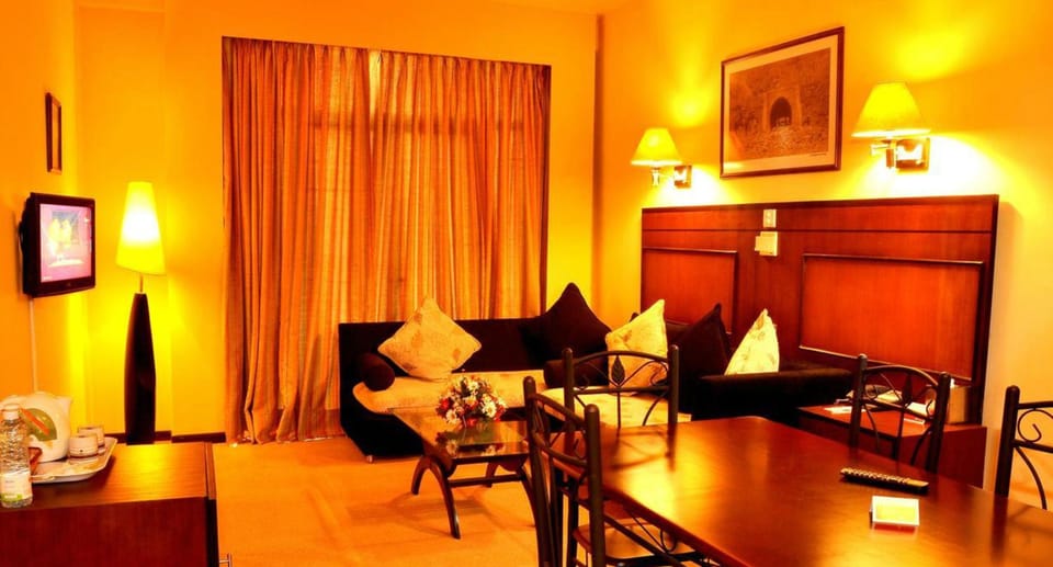 Executive Suite, 1 King Bed | Premium bedding, minibar, in-room safe, desk