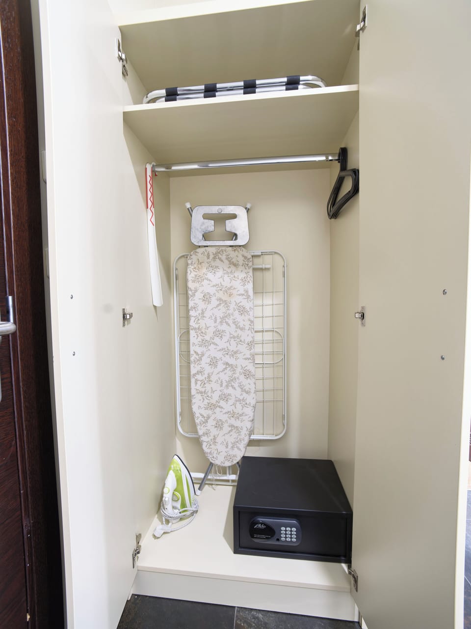 Iron/ironing board