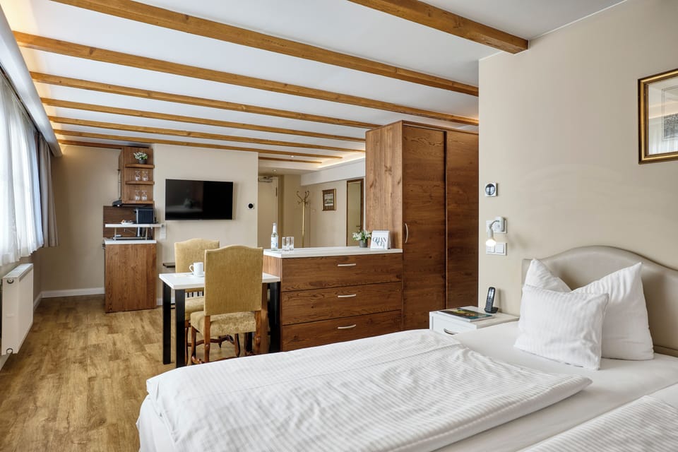 Junior Suite | In-room safe, soundproofing, iron/ironing board, free WiFi