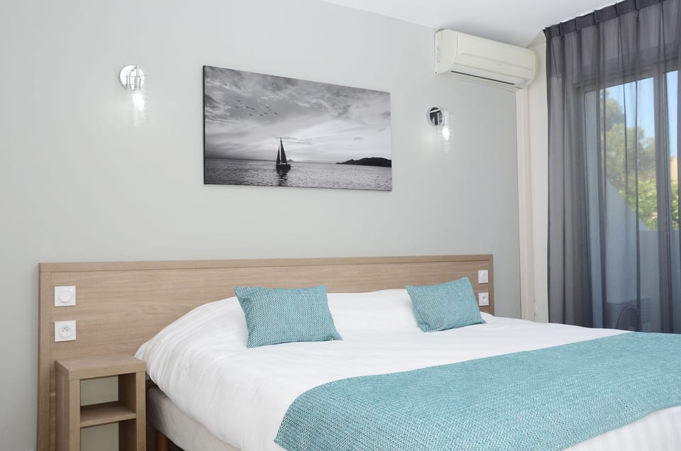 Superior Double or Twin Room, Terrace | Premium bedding, in-room safe, desk, soundproofing
