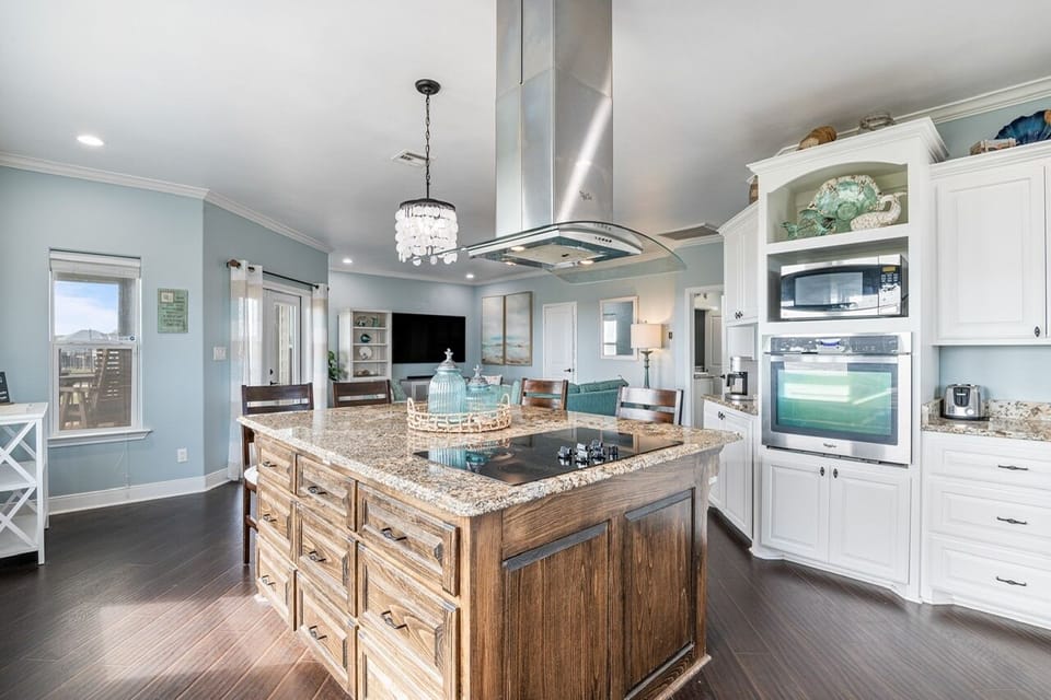 House, 2 Bedrooms | Private kitchen | Fridge, microwave, oven, dishwasher