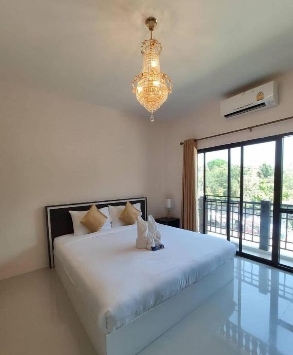 Desk, rollaway beds, free WiFi, bed sheets