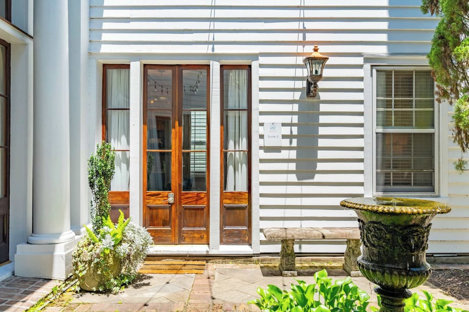 An elegant entrance