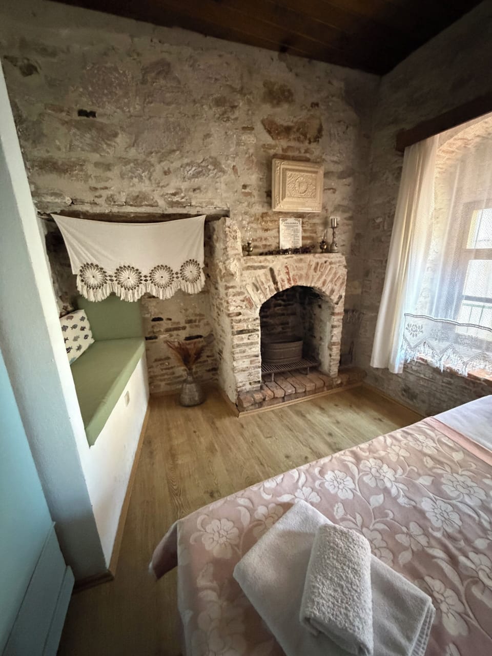 Double Room | 5 bedrooms, WiFi (free), individually decorated, individually furnished