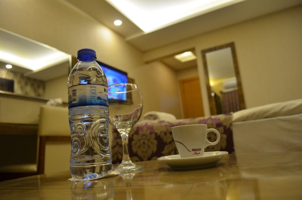 Standard Double Room, 1 Double Bed | In-room dining