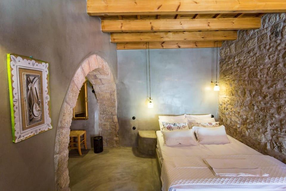 In-room safe, soundproofing, iron/ironing board, free WiFi