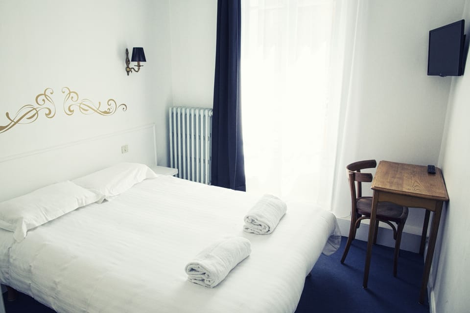 Standard Double Room | Desk, blackout drapes, soundproofing, cribs/infant beds