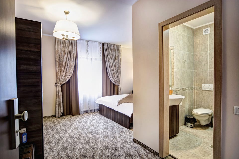 Superior Triple Room, Mountain View | Soundproofing, travel crib, free WiFi, bed sheets