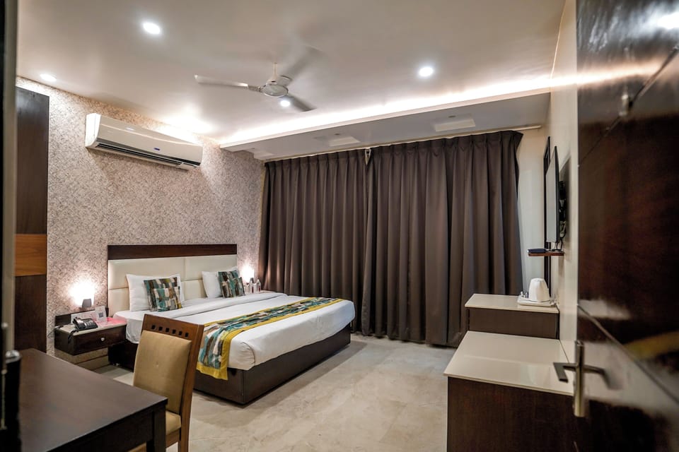 Deluxe Room | Premium bedding, minibar, in-room safe, desk