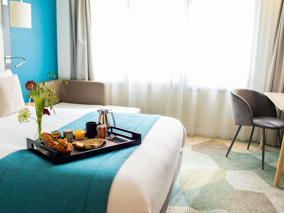 Premium bedding, in-room safe, desk, soundproofing